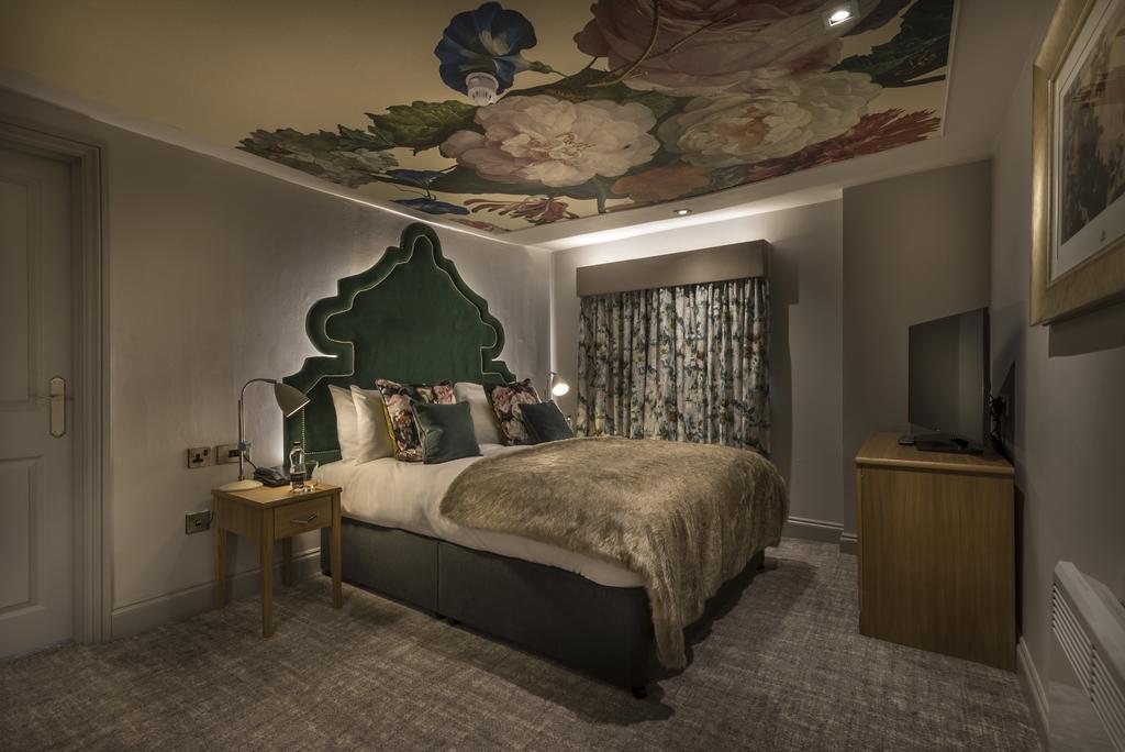 The Three Swans Hotel, Hungerford, Berkshire Kültér fotó